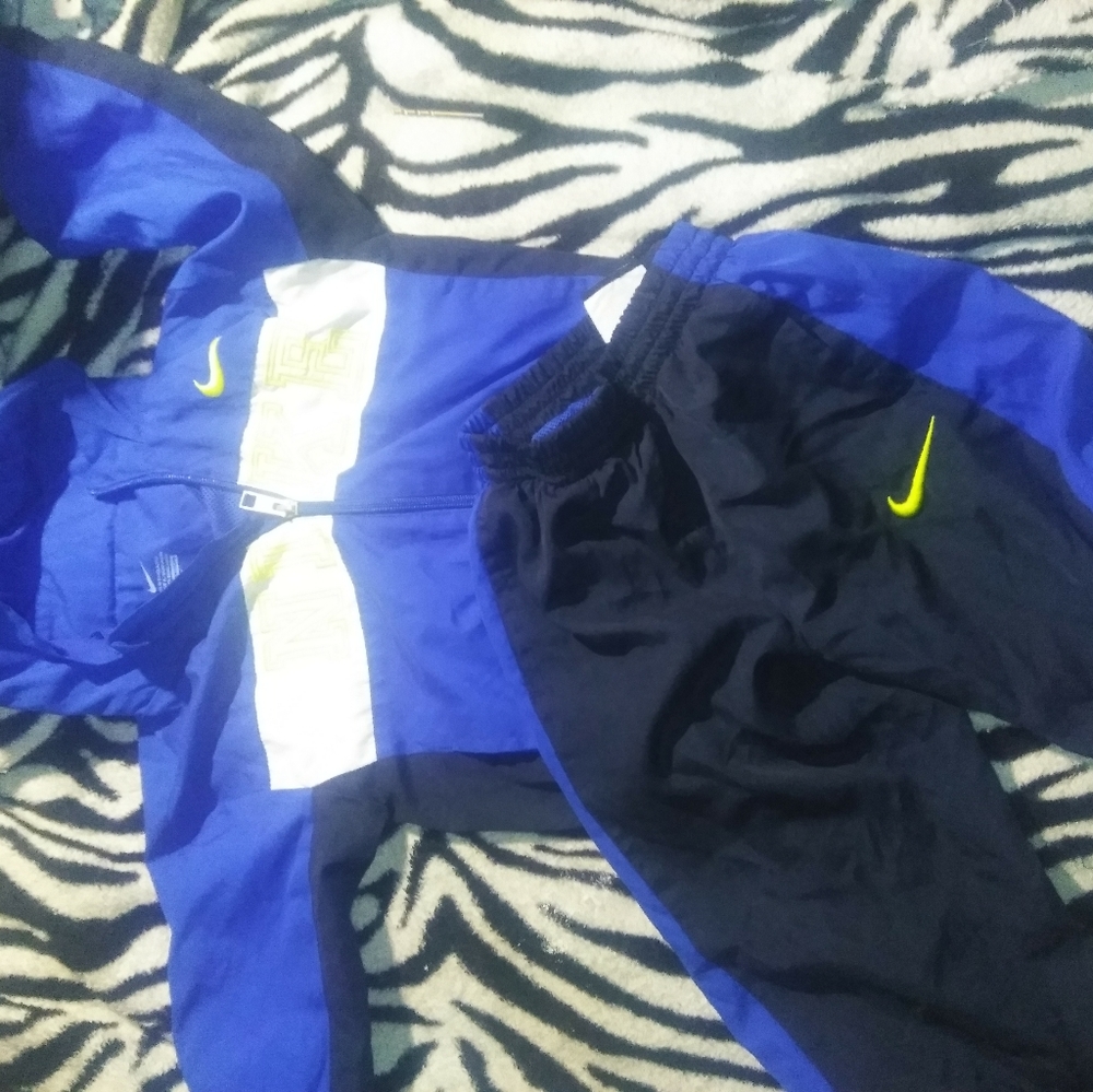 Nike windbreaker 2t outfit